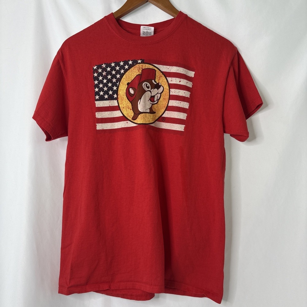 Buc-ees Patriotic Flag M Born in USA Made in Texas T- Shirt Tee Red Short Sleeve